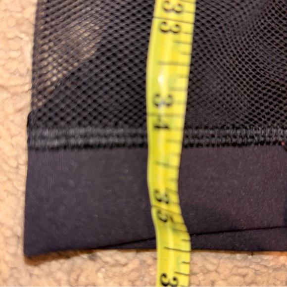 Lululemon Activewear Bundle – Size 8 + JUNK Headband - Picture 7 of 14